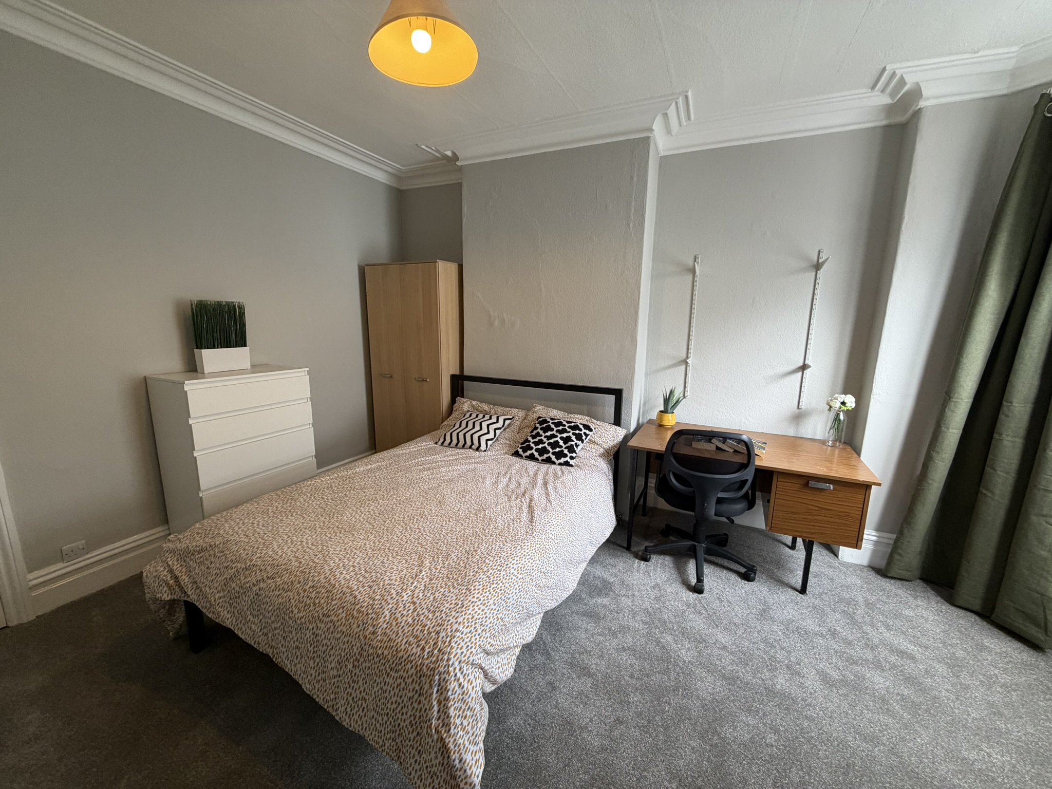 83 Burns Road,Crookesmoor,Sheffield S6 3GL,4 Bedrooms Bedrooms,1 BathroomBathrooms,Terraced,1163