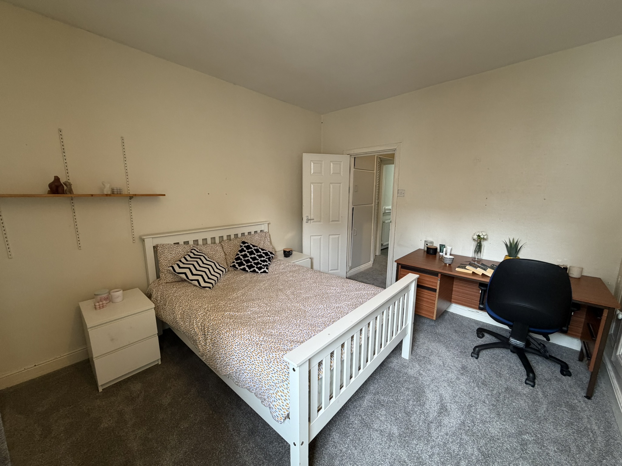 83 Burns Road,Crookesmoor,Sheffield S6 3GL,4 Bedrooms Bedrooms,1 BathroomBathrooms,Terraced,1163
