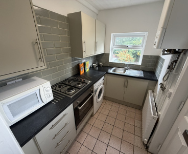 83 Burns Road,Crookesmoor,Sheffield S6 3GL,4 Bedrooms Bedrooms,1 BathroomBathrooms,Terraced,1163
