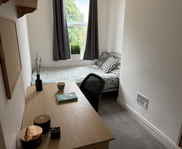 83 Burns Road,Crookesmoor,Sheffield S6 3GL,4 Bedrooms Bedrooms,1 BathroomBathrooms,Terraced,1163