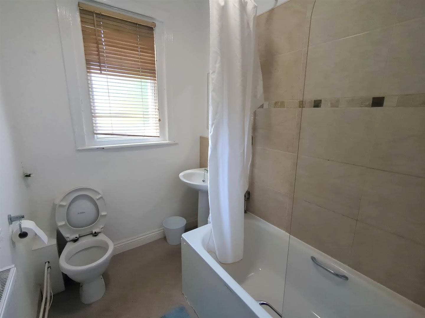 4 Redcar Road,Crookesmoor,Sheffield S10 1EX,7 Bedrooms Bedrooms,2 BathroomsBathrooms,Semi-detached,1053